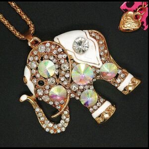 💗 Betsey Johnson sparkling crystal elephant necklace 💗